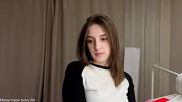 LeanneDinkle online show from February 5, 10:40 am