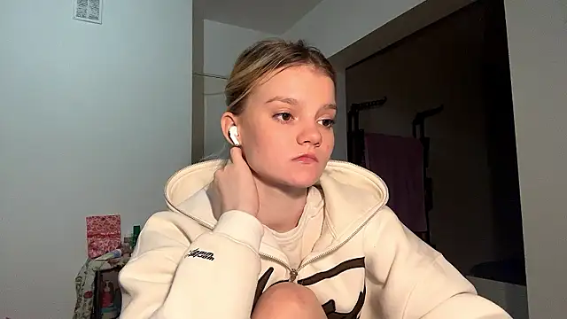 Tiffany Muse online show from March 6, 3:12 am