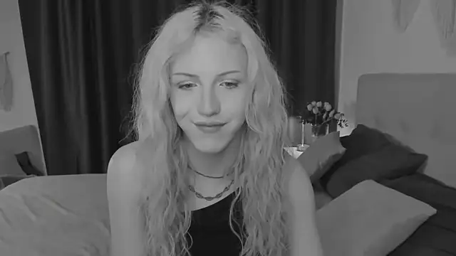 Tiffany  King online show from June 25, 10:40 am