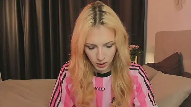 Tiffany  King online show from July 9, 10:28 am