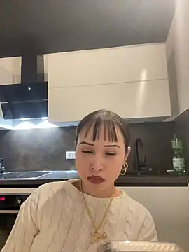 Just-Lilly online show from May 2, 1:31 am