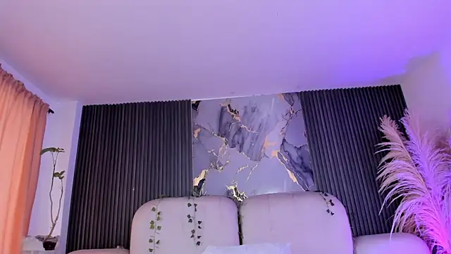 CarolineFyre online show from July 25, 2:35 pm