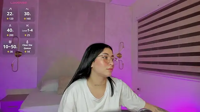 charlottee27  online show from May 14, 5:13 am