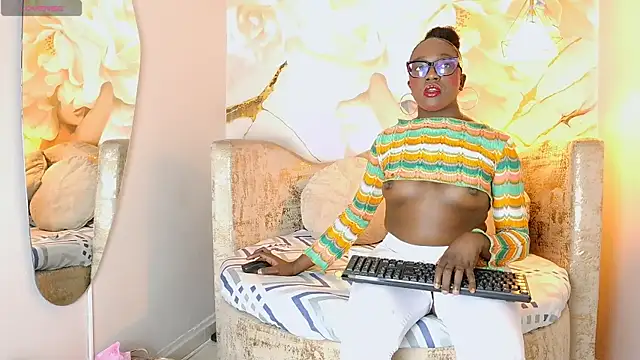 nylaroyale cr online show from July 31, 7:37 pm
