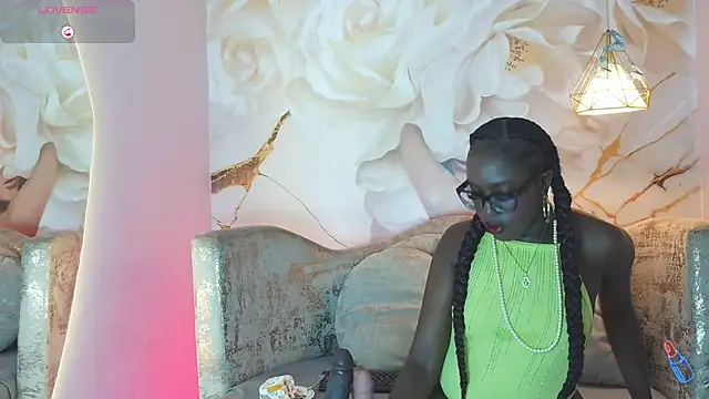 nylaroyale cr online show from July 4, 7:32 pm