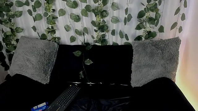 chloe petite2 online show from May 4, 12:09 pm