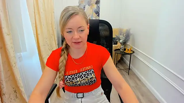CharlotteKerti online show from June 3, 12:50 pm