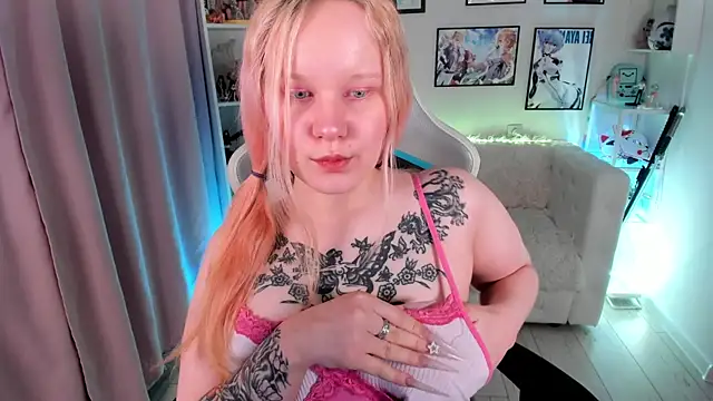 AnnieVibe online show from April 29, 5:40 pm
