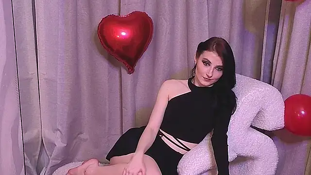 NicoleLuxe online show from February 17, 4:50 pm