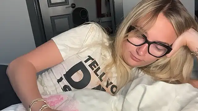 kelseyblu online show from June 16, 11:39 pm