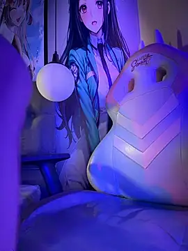 Maaddy LS online show from March 11, 8:00 pm