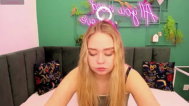 BellaAiry online show from February 11, 2:04 am