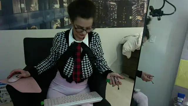 JUCY APPLE online show from February 5, 8:39 am