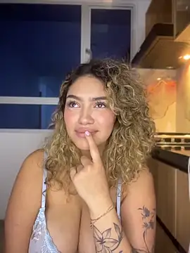 Maddy Beluci online show from May 18, 4:07 am