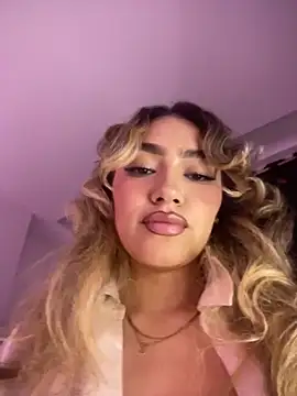 Maddy Beluci online show from May 16, 12:02 am
