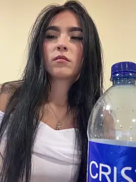 Sara Fernandez  online show from March 2, 2:35 pm