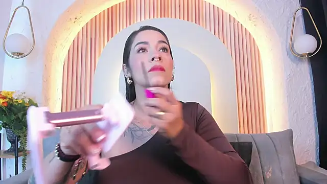 violet scott  online show from June 26, 10:49 am