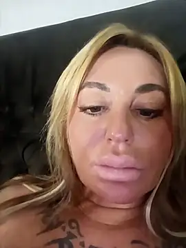 MiaMooly online show from October 19, 5:04 pm