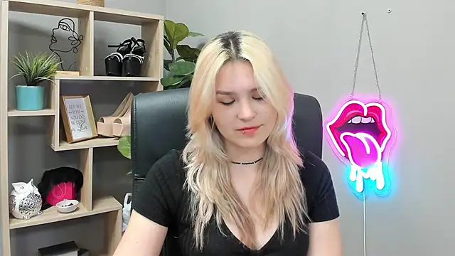 SweetLilyxo online show from July 28, 6:44 am