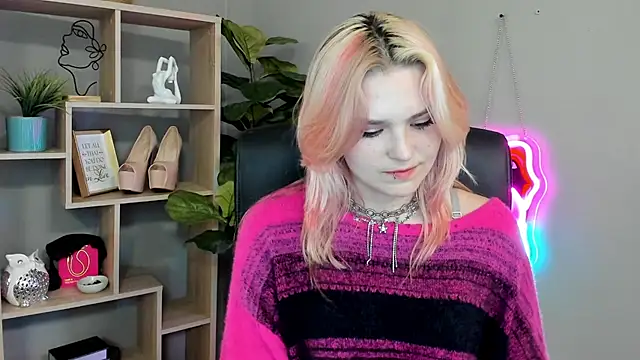 SweetLilyxo online show from July 5, 1:50 pm