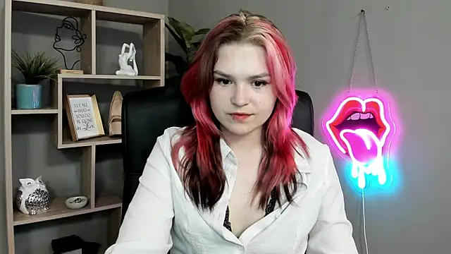 SweetLilyxo online show from June 14, 1:55 pm
