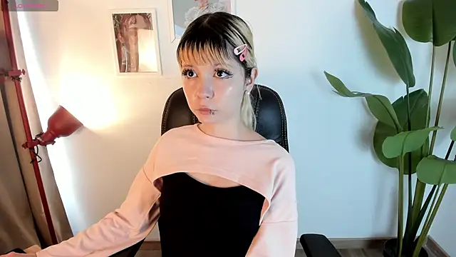 Laukyubey1 online show from April 28, 7:51 pm
