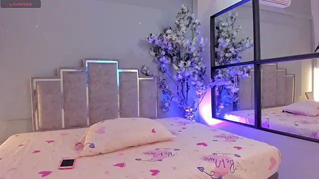 Nalapalmer online show from February 8, 7:50 pm