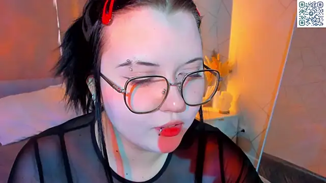 Kira G0ld online show from May 3, 1:20 am
