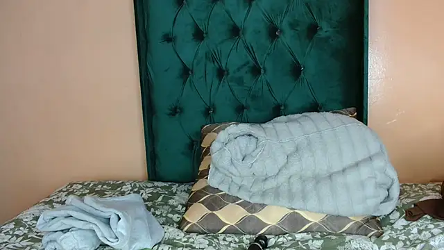 ForeverSexy  online show from August 2, 7:00 am
