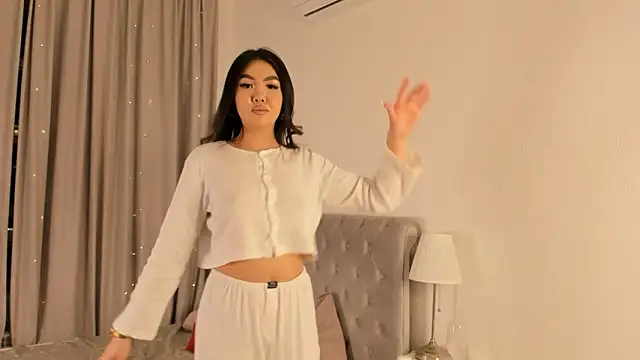 AraIkenberry online show from March 10, 7:18 pm