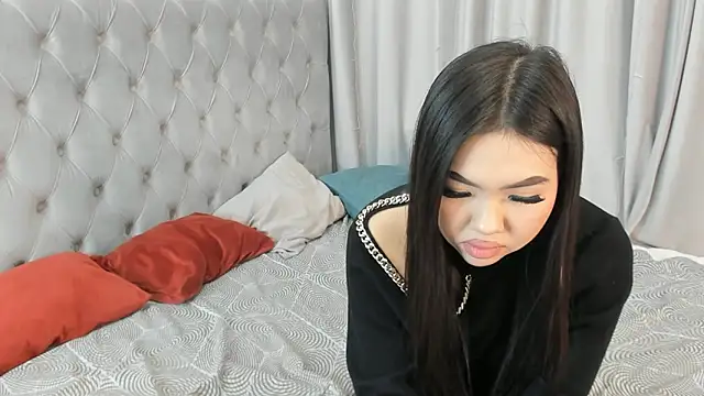 AraIkenberry online show from March 5, 6:48 pm