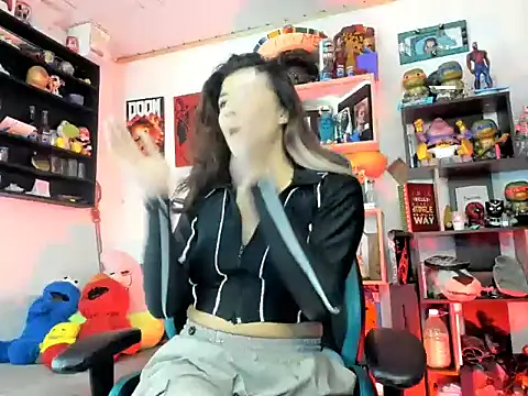 Selenepinkd online show from April 20, 1:03 pm