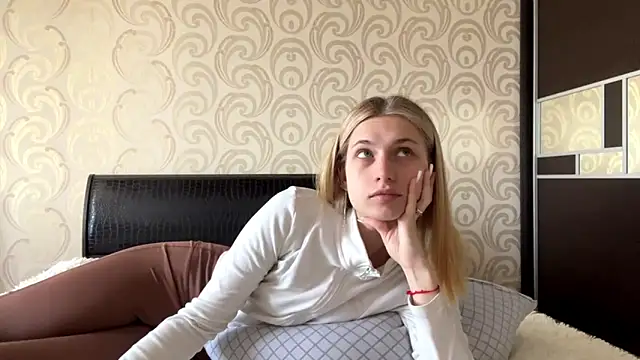 JeneeEady online show from April 28, 6:06 am