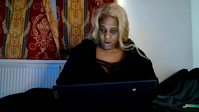 CurvySashia online show from February 28, 9:52 am