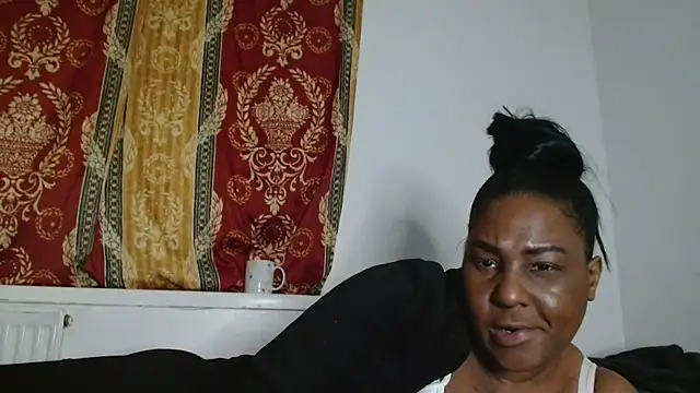 CurvySashia online show from March 29, 2:21 am