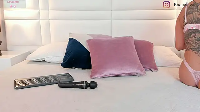 RaquelHyde  online show from July 16, 8:46 pm