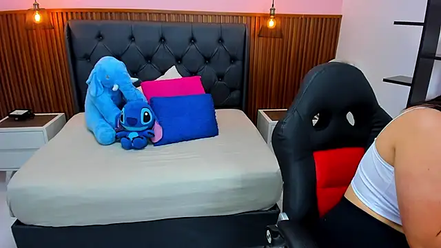 alixablake online show from July 10, 7:36 pm