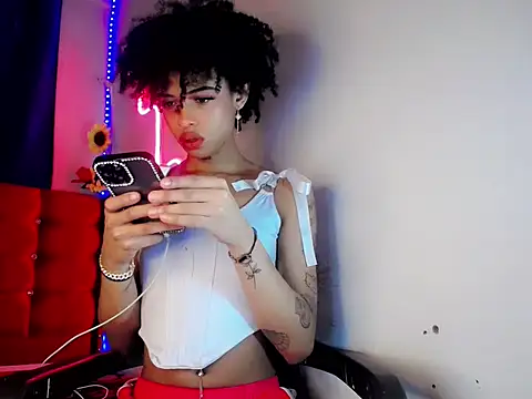 DahliaGill online show from June 14, 10:10 pm