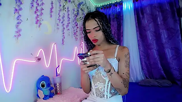 DahliaGill online show from July 7, 1:58 pm