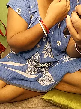 R Queen online show from July 26, 5:59 am