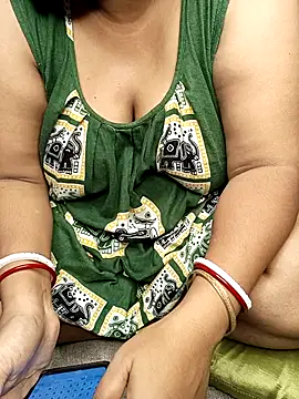 R Queen online show from July 30, 5:52 am