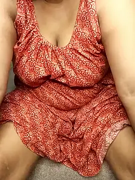 R Queen online show from April 21, 2:02 pm