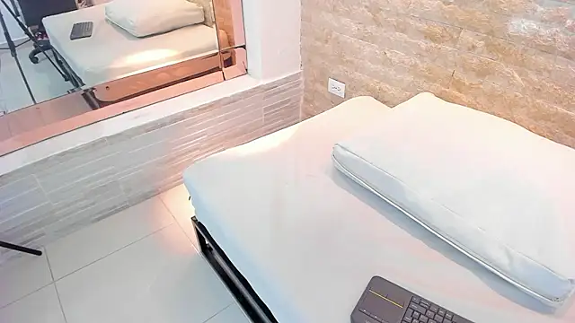 sasha wayne online show from March 13, 1:34 pm