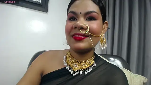 yaazhinii online show from July 21, 11:44 am
