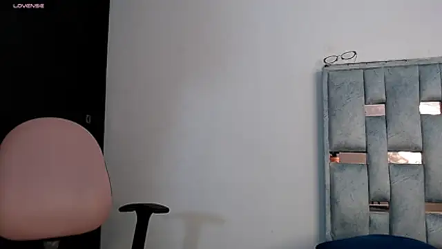 Aantoniaa brown27 online show from March 18, 4:12 pm