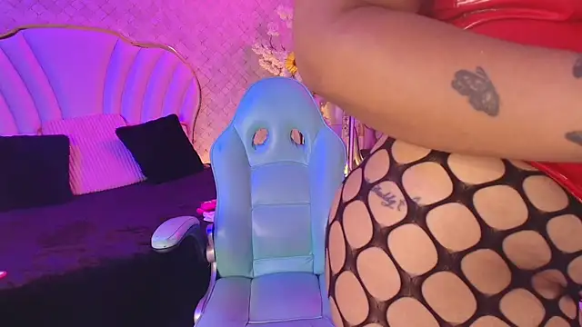 YazminJenner online show from June 18, 5:20 am