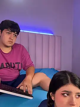 EmilyAndAndrew online show from May 2, 5:11 am