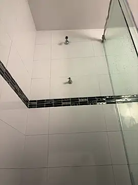 EmilyAndAndrew online show from February 20, 6:26 am