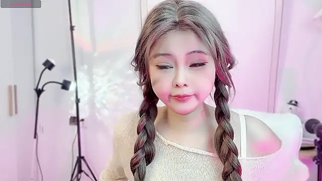 Memeli0 online show from February 9, 9:50 pm