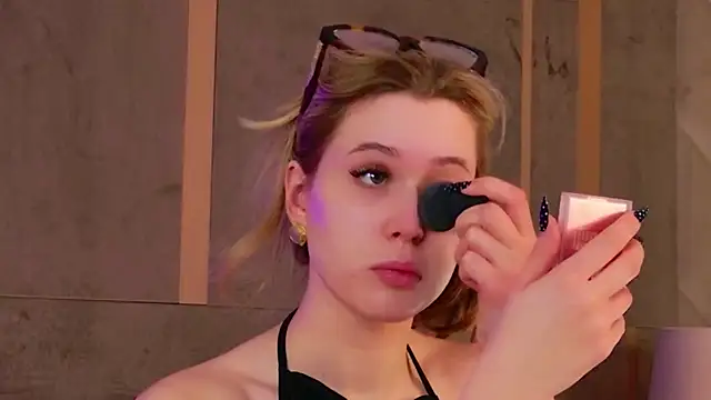 Beckie White online show from March 7, 9:00 pm